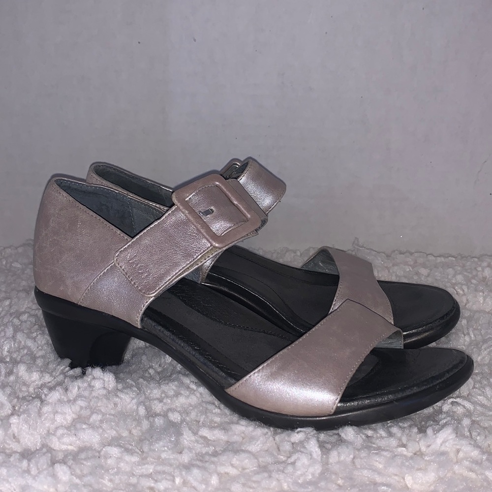 Naot rose gold leather side 39 8 hook loop sandals